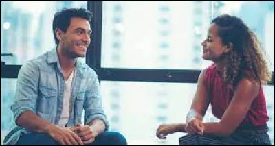 Il manque un mot dans cette expression "tailler une" :