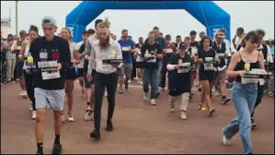 Il manque un mot dans cette expression "un peu fort de" :