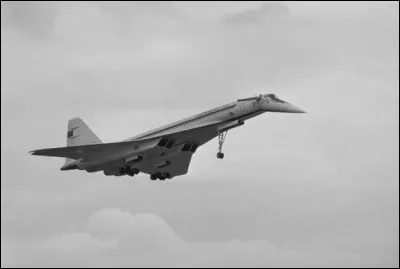 Ce 3 juin, lors du Salon du Bourget, un Tupolev Tu-144 soviétique, effectuant une démonstration en vol, s'écrase à Goussainville : c'était en ...