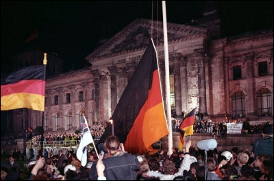 Ce 3 octobre, c'est le jour de la réunification de l'Allemagne avec l'intégration de la RDA dans la RFA : c'était en ...