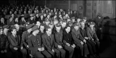 Ce 3 décembre, les procès de Prague s'achèvent par la pendaison de Slansky et neuf autres accusés : c'était en ...