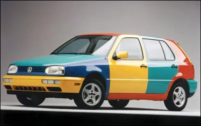 Quelle est cette voiture qui rêvet des teintes éclatantes arbitrairement disposées, produite par Volkswagen en 1996 ?
