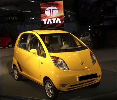 Quelle cette mini automobile dépouillée, la moins chère du monde à 1 500, produite par le constructeur indien Tata de 2008 à 2016 ?