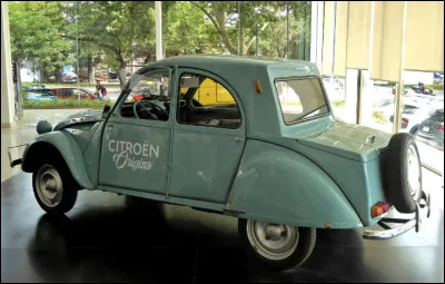 Quelle est cette voiture assemblée au Chili par le constructeur Citroën à base de pièces de 2 cv, produite de 1957 à 1970 ?