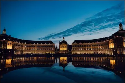 Dans quel pays se trouve la ville de Bordeaux ?