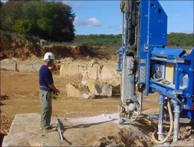 Il extrait la pierre de la carrire, on l'appelle :