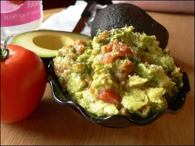Quel est le pays d'origine du guacamole, une préparation à base d'avocat, de piment, de coriandre, d'oignons, de tomates et de jus de citron ?