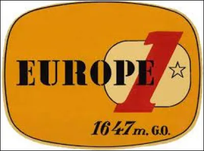 Ce 4 février, commencent les émissions d'Europe 1, nouvelle station de radio, dite "périphérique" : c'était en ...