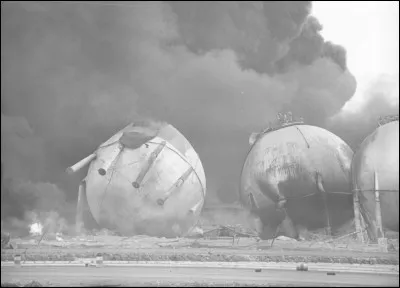 Le 4 janvier 1966, à lieu l'explosion de la raffinerie de pétrole de Feyzin, catastrophe industrielle qui fait 18 morts et une centaine de blessés : près de quelle ville se trouve Feyzin ?