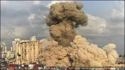 Ce 4 août, deux explosions sur le port de Beyrouth font des dégâts considérables : c'était en ...
