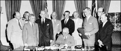 Ce 4 avril, l'OTAN (organisation du traité de l'atlantique nord) est créée, avec 12 pays membres : c'était en ...