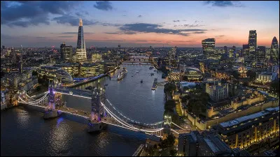 À quel groupe doit-on la chanson "London Calling" ?