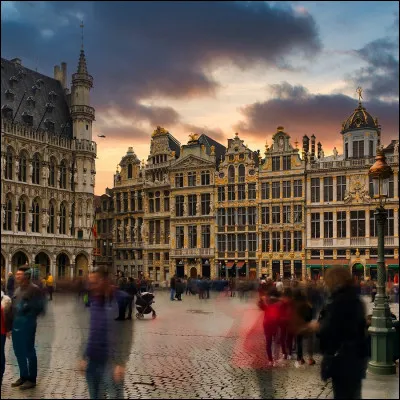 À quel chanteur doit-on le titre "Bruxelles" ?