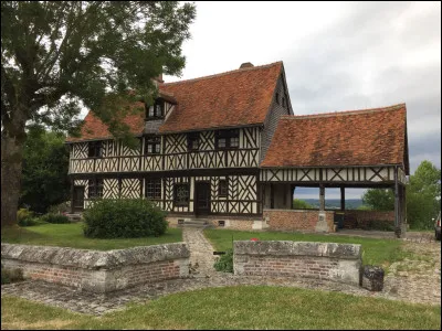 Ce village de 450 habitants, situ&eacute; en Seine-Maritime dans le pays de Bray pr&egrave;s de Forges-les-Eaux, c'est ...