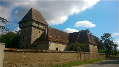 Ce village de l'Allier de 270 habitants, situ&eacute; au sud de Moulins, pr&egrave;s du confluent entre l'Allier et la Sioule, c'est ...