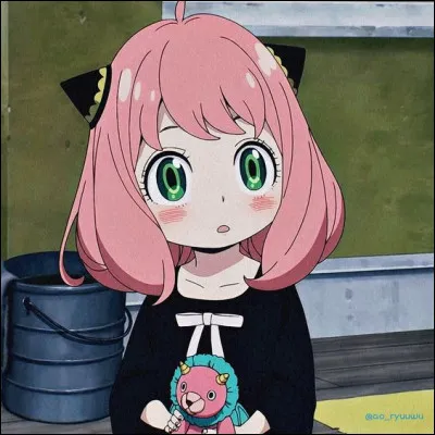 Comment s'appelle la fille adoptive de Loid et Yor ?