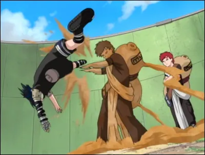 Contre qui Sasuke s'est-il battu à la dernière phase de l'examen ?