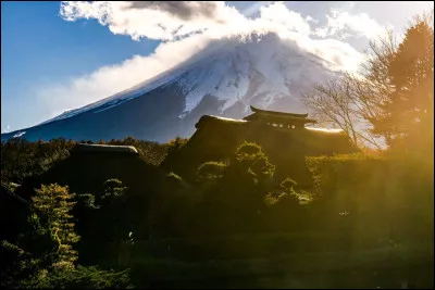 Quel est le pays qui est souvent appelé "Pays du Soleil levant" ?