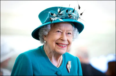 Dans quel pays Élisabeth II est-elle née ?