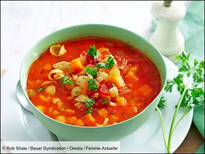 Quelle est cette soupe à base de légumes qui varient selon les régions, agrémentée de petites pâtes ?