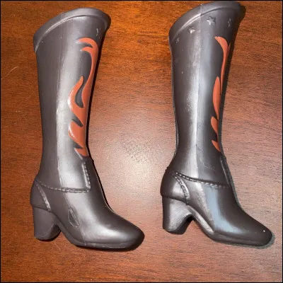 À qui appartenaient les bottes que Lucky porte ?