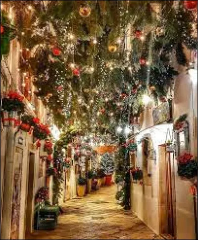 La sorcière de la tradition italienne s'appelle la Baoubyababa.