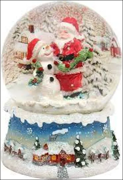 Complétez d'ailleurs les paroles !

"I don't want a lot for Christmas
There is just one thing I need
I don't care about the presents underneath the Christmas tree
I just want you for my own
______________________
More than you could ever know
All I want for Christmas is you
Yeah"