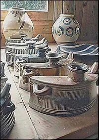 Ces oeuvres sont des poteries de :