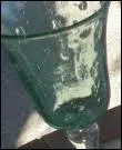 Ce verre lgrement 'bull' est un verre fabriqu  :