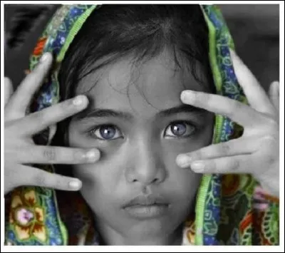 Qui chantait "ils sont tristes à la fête où qu'ils aillent, ils sont seuls dans leur tête...♫ ♪" ?