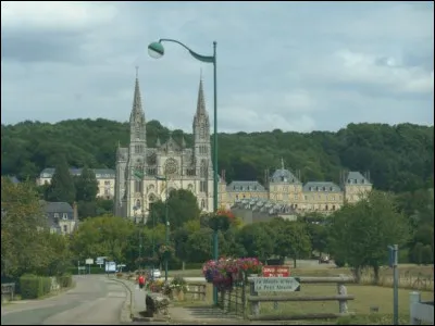 Quelle est cette commune du département de l'Orne, peuplée de 515 habitants, connue pour sa grande basilique néogothique où se déroulent des pèlerinages ?