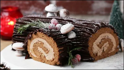 De quoi aspergeait-on traditionnellement la bûche (la vraie, en bois) avant de la brûler ?