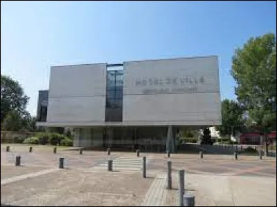 Ville normande, dans la métropole Rouennaise, Franqueville-Saint-Pierre se situe dans le département ...