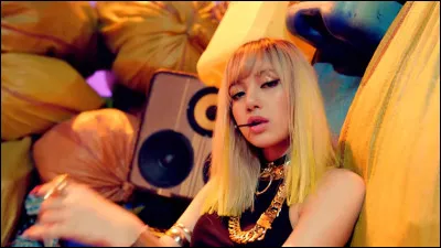 Quelle est leur chanson qui a été supprimée (apparemment) à cause des paroles vulgaires de Lisa ?