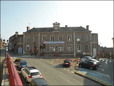 Cette commune du département de l'Oise, peuplée de 1 600 habitants, située à l'ouest de Beauvais, en bordure du pays de Bray, c'est ...