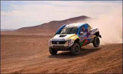 Quel pilote automobile possède le record de victoires au Paris-Dakar ?