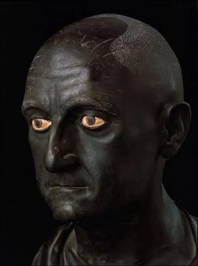 Quel grand stratège romain va commencer à infliger des défaites à Hannibal ?