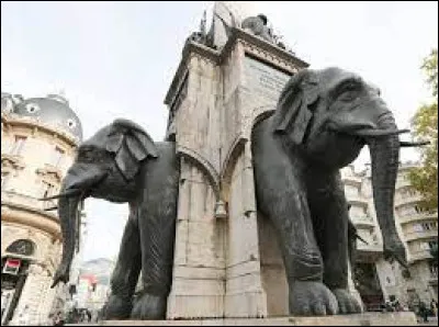 Quelle ville française possède la fontaine des Éléphants ?