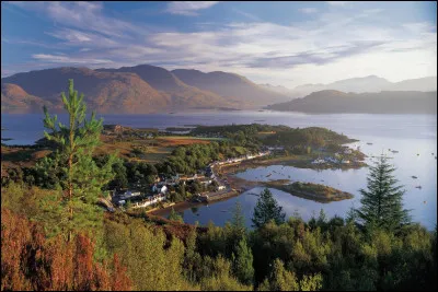Dans quelle nation britannique se situe le village de Plockton ?