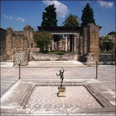 Dans quelle cit&eacute; antique se trouvent les ruines de la Maison du Faune ?