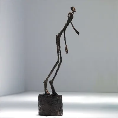 Quel artiste suisse est connu pour ses bronzes &eacute;lanc&eacute;s comme cet "Homme qui chavire" ?