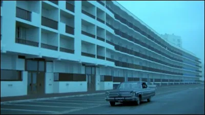 "Un flic" est le titre d'un film interprété par Jean-Paul Belmondo.