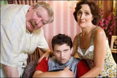 Que regarde la tante Pétunia à la télé quand Harry et Dudley rentrent ?