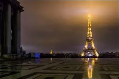 En quelle matière la tour Eiffel est-elle essentiellement constituée ?