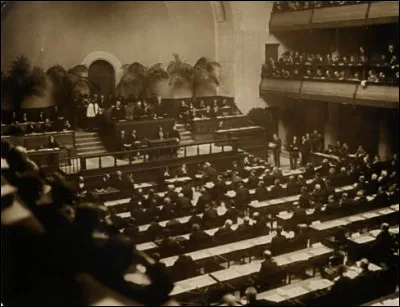 Ce 10 janvier, la SDN (Société des nations) nouvellement créée, tient sa première assemblée, à Londres : c'était en ...