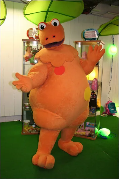 Dans quelle émission de télévision française pour la jeunesse, Casimir, un jeune dinosaure à la peau orange apprend-il la vie auprès de ses amis humains ? Lien pour clip !