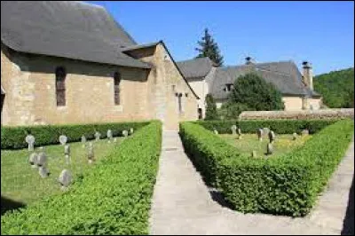 Nous visitons maintenant la commanderie de Lacommande. Village Béarnais, il se situe dans l'ex région ...