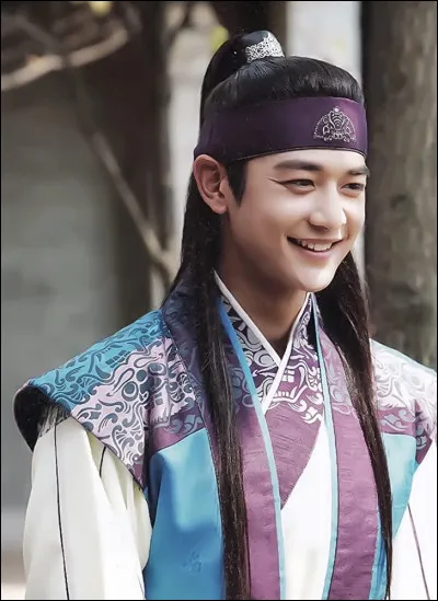 Dans le drama "Hwarang : The Beginning", de qui Minho tombe-t-il amoureux ?