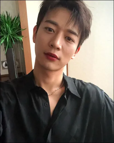 De quel instrument Minho était-il un virtuose dans le tout premier film dans lequel il a joué ?