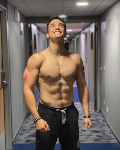 Comment ce youtubeur s'appelle-t-il ?